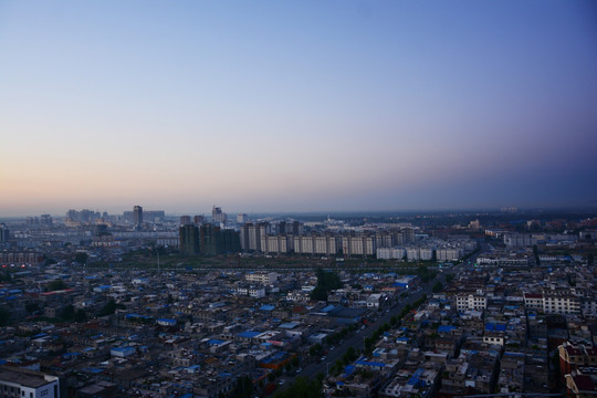 黎明时的城市