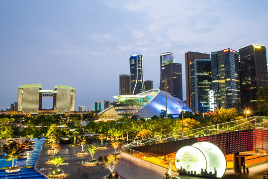 杭州钱江新城市民中心夜景