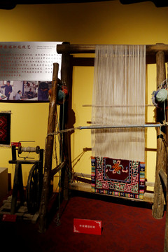 传统藏毯织机