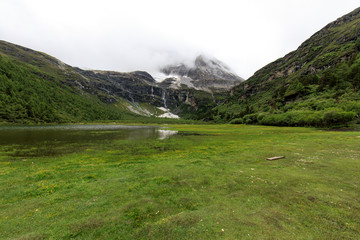 稻城亚丁洛绒牛场雪山湖泊草甸