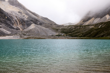 稻城亚丁高山湖泊牛奶海