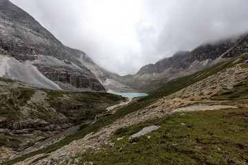 稻城亚丁高山湖泊牛奶海