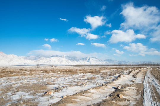 贺兰山雪景