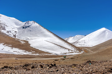 西藏念青唐古拉山那根拉山口