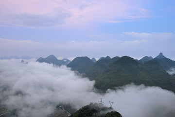 山峰雾景