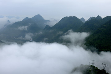 山峰雾景