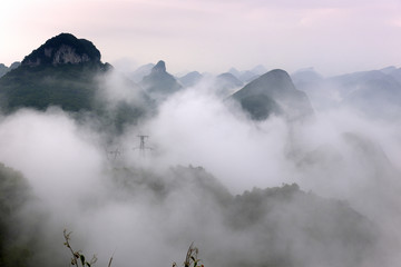 沸腾的群峰