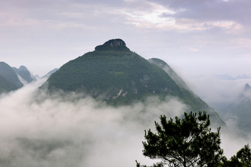 红水河雾景