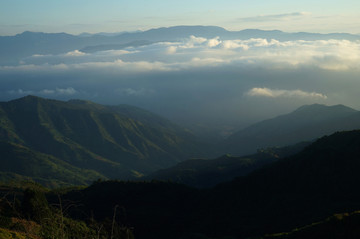 山峦云海