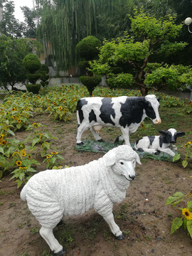 牛羊雕塑