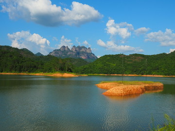 平梨水库