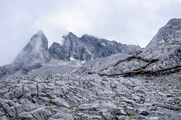 攀登雪山