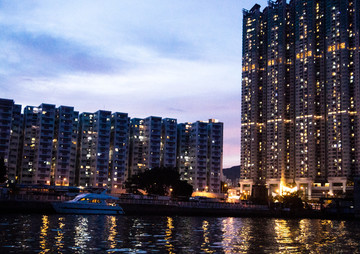 海边城市夜景