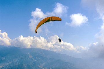 尼泊尔博卡拉滑翔伞