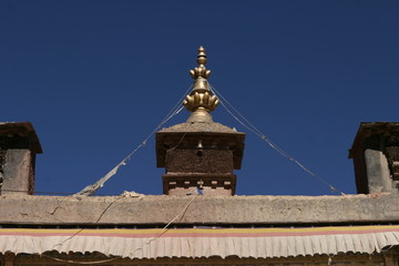 藏族寺庙宝瓶