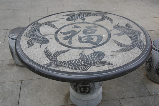 雕刻团鱼鲤鱼纹圆桌