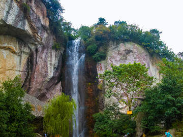 柯岩镜水飞瀑