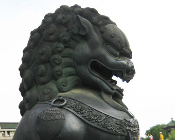 铜狮雕塑