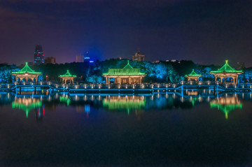 碧潭观鱼夜景