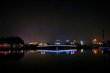 西湖断桥夜景