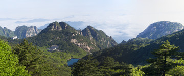 西海水库丹霞峰