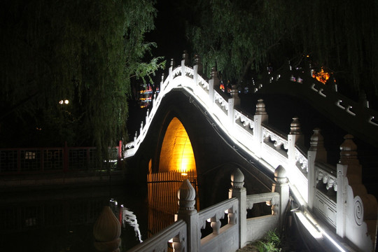小桥夜景