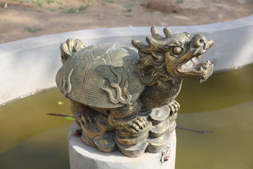 龙头龟身雕塑