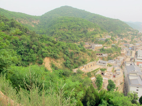 宝塔山上鸟瞰延安