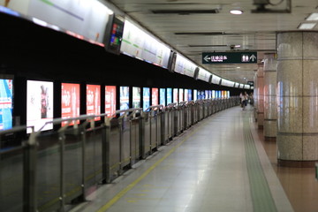 2号线地铁站