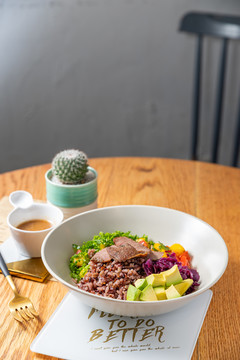 黑椒鸡肉藜麦饭