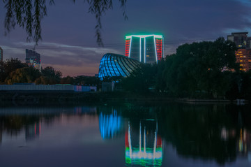 骏豪中央公园广场夜景