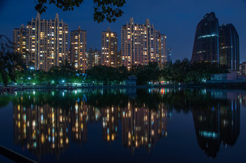 骏豪中央公园广场夜景