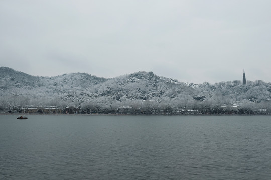 西湖初雪