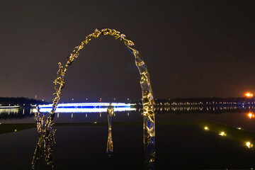 深圳人才公园镜面水景雕塑夜景