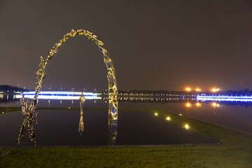 深圳人才公园镜面水景雕塑夜景