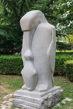北京城市雕塑母爱