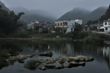 山村清晨