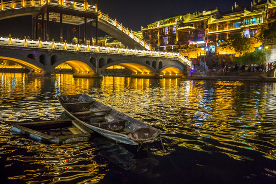 凤凰古城夜景