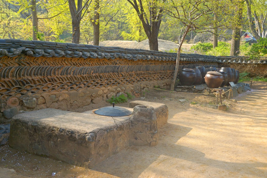 韩国南部大宅院地灶和烟囱