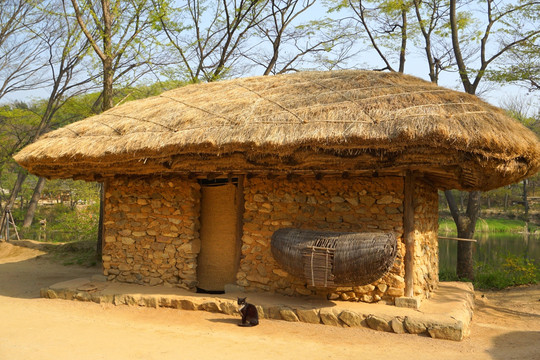 韩国乡村农家庭院小屋