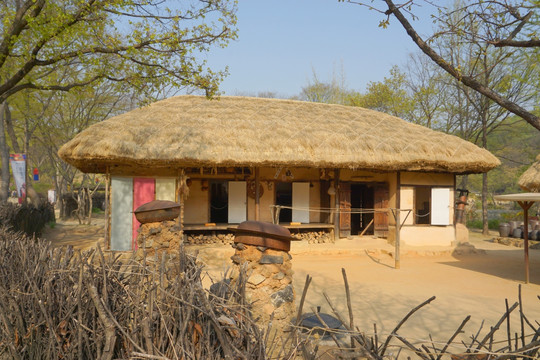 韩国乡村农家庭院小屋