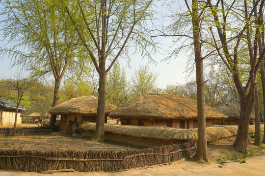 韩国乡村农家庭院小屋