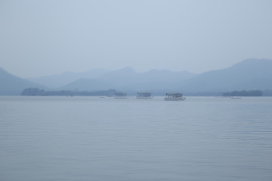 烟雨西湖