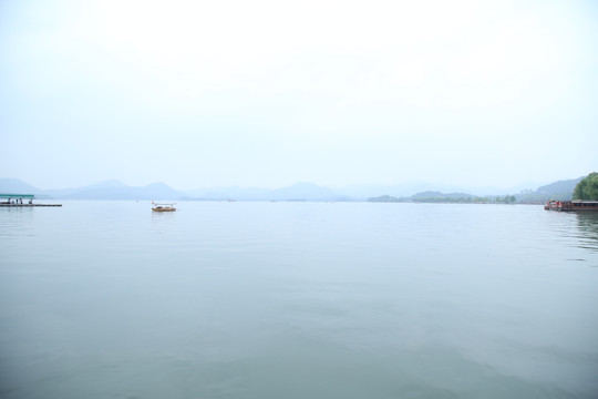 烟雨西湖