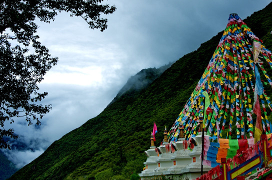 高原寺庙经幡