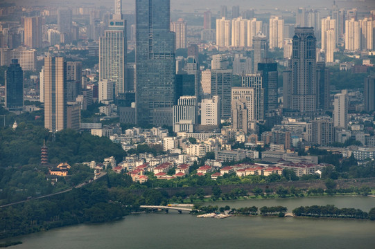 紫金山上看南京