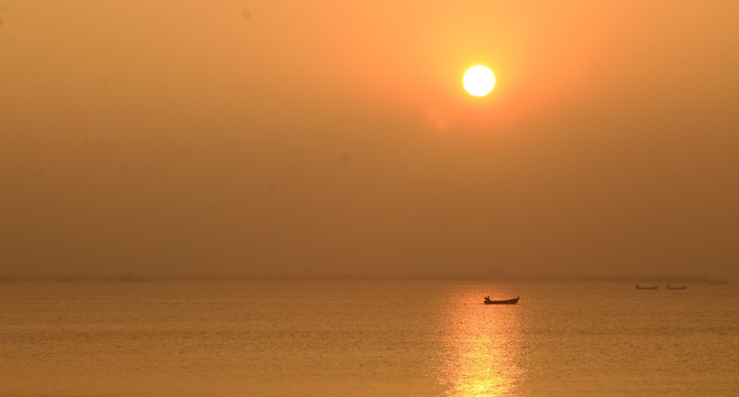 海边日出