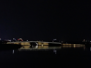 断桥夜景