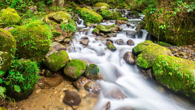 溪水