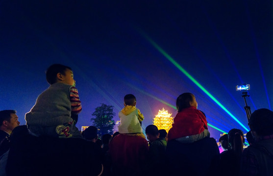 古建筑阁楼湿地公园灯光音乐喷泉